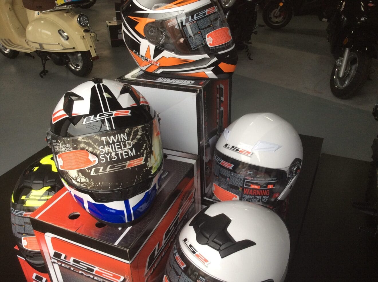 LS2 cascos