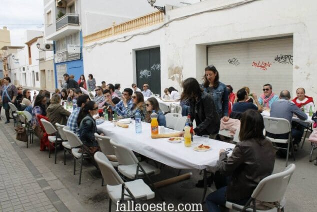 El caballo del Oeste comienza a cabalgar 2 La falla Oeste celebró la fiesta de la apuntà