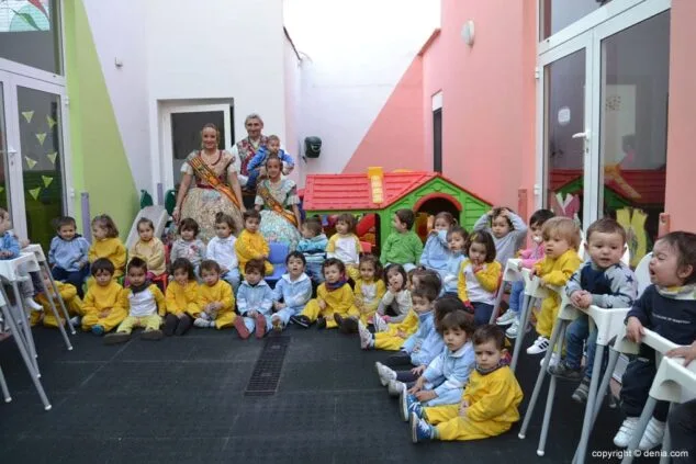 Las Falleras Mayores de Dénia visitaron a los más pequeños en Colorets 7 Las Falleras Mayores en Colorets