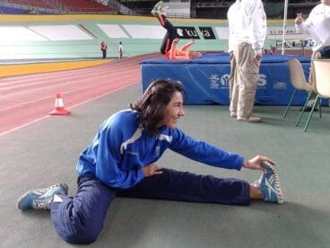 Lili Riva calentando