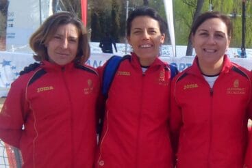 Mayca Sala la primera de la izquierda