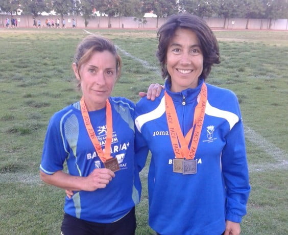 Mayca Sala y Lili Riva con sus medallas