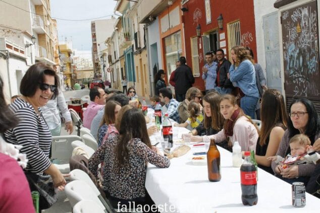 Primera fiesta en la falla Oeste
