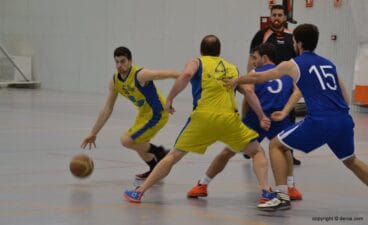 Rubén Velazquez iniciando jugada