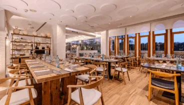 Cocina mediterránea con vistas al entorno natural