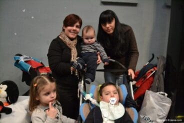 Álvaro e Iker con sus mamás