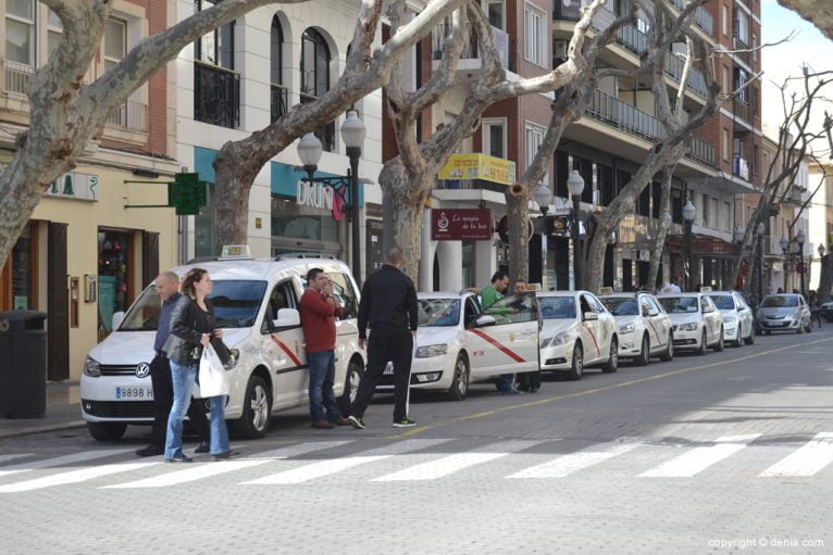 Área de taxis en la calle Marqués de Campo