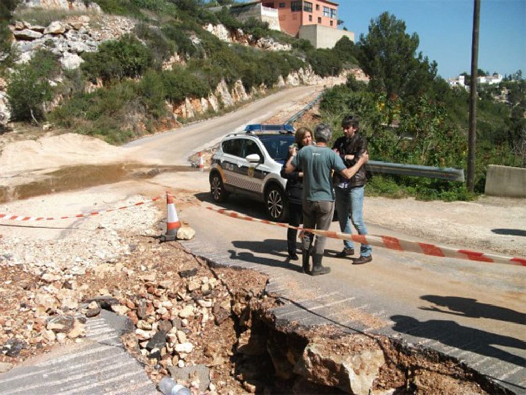 El PSOE quiere ampliar el alcantarillado y limpiar los barrancos 1 Alcantarillado en la zona de Les Rotes