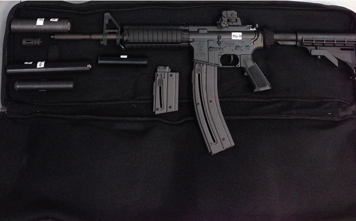 Detienen a un Policía Nacional destinado en Dénia por reparar armas inutilizadas para venderlas 1 Arma incautada