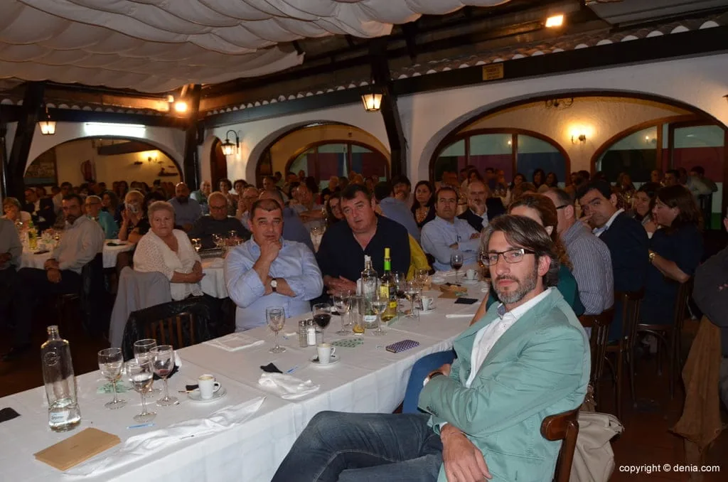 Asistentes a la cena de presentación de candidatura de la coalición GDCU