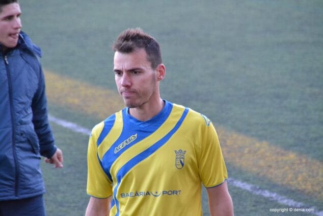 Cardona uno de los fijos en las alineaciones de Fernando Maestre