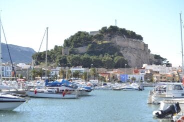 Castillo de Dénia desde el paseo marítimo