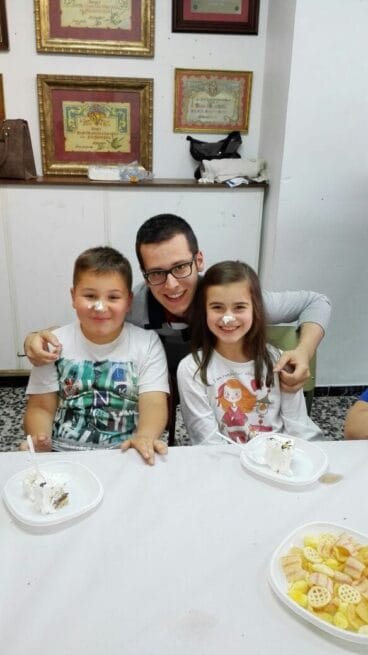 Christian Pellicer con Gisela y Manu