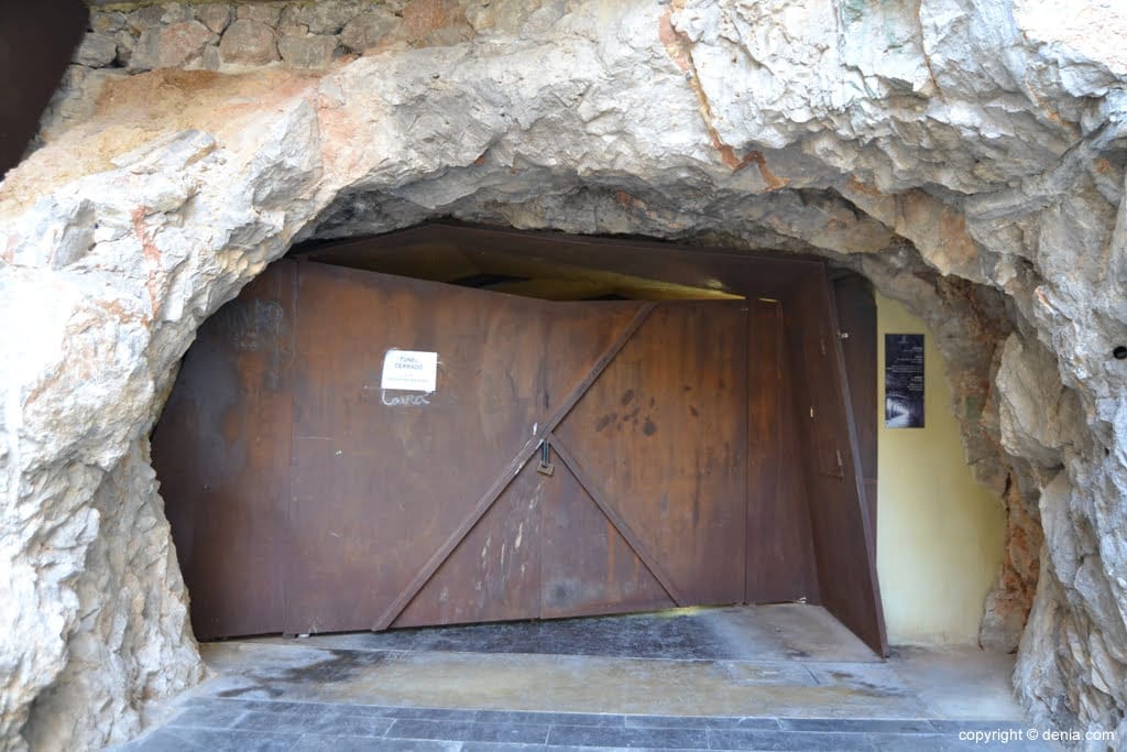 Unos desprendimientos obligan a cerrar el túnel del Castillo 1 Cierran el túnel por desprendimientos