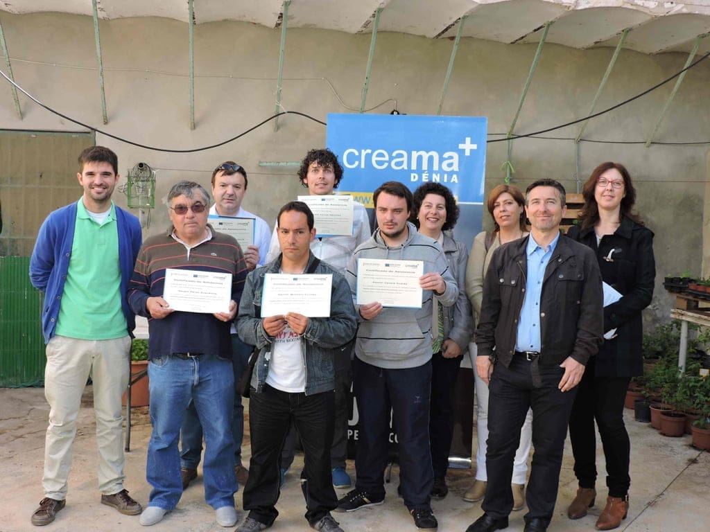 Siete personas finalizaron el curso de formación profesional en jardinería impartido por Creama 1 Clausura del taller de jardinería de Creama