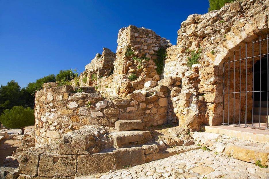 El PSOE achaca los problemas en el túnel del Castillo a la pérdida de subvenciones por parte del Ayuntamiento 1 Estado actual del castillo de Dénia