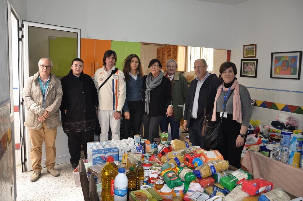 Baleària Foundation during the delivery of food