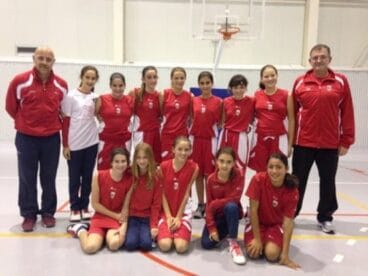 José Diego con su equipo del Paidos Infantil