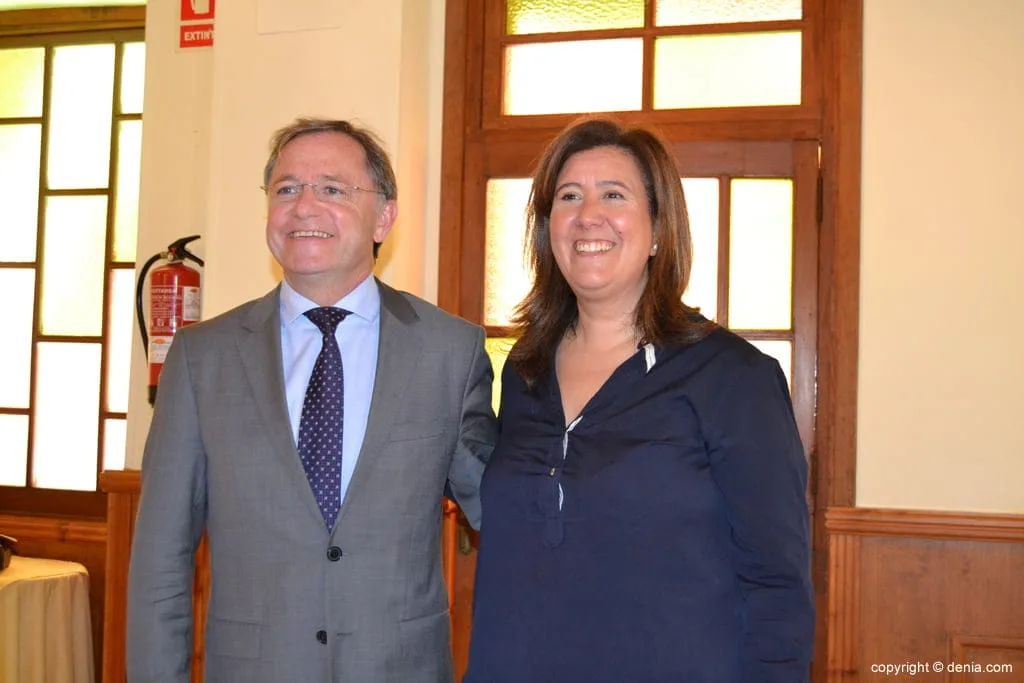 Moragues asegura que el Plan Confianza se ejecutará en la nueva legislatura si el PP gobierna la Generalitat 1 Juan Carlos Moragues y Ana Kringe
