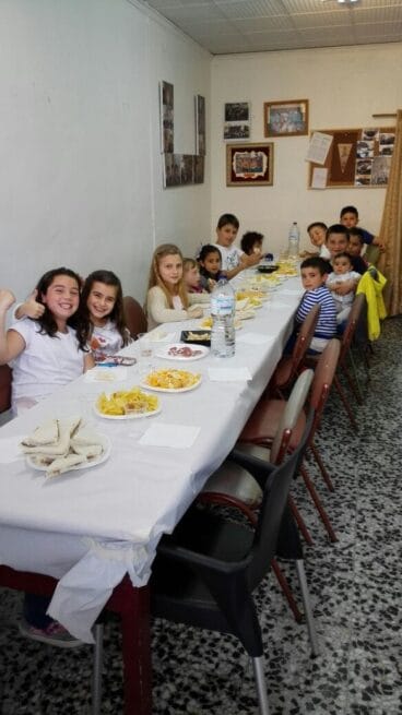 Merienda infantil en la falla Diana