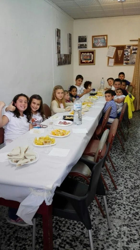 Merienda infantil en la falla Diana