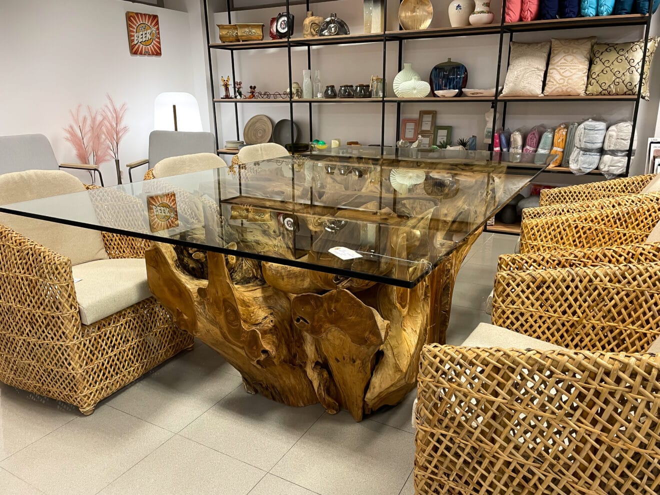 Mesas de diseño adaptadas a exteriores en In&Out - Muebles Martínez