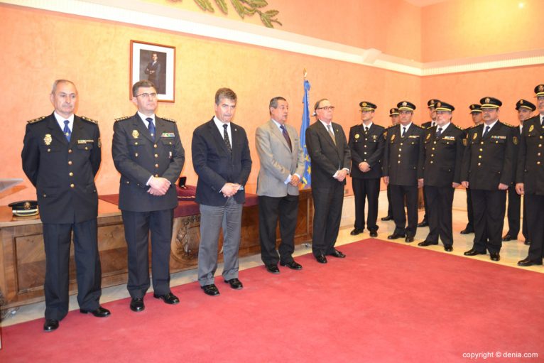 Akt der Konzession der Medaille der Stadt an die Polizeistation der Nationalen Polizei von Dénia