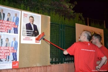 Pegada de carteles elecciones municipales Dénia 2015 – PSOE
