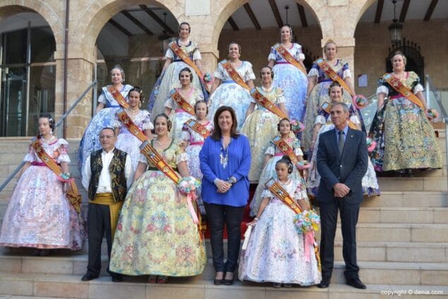 08 Proclamación Falleras Mayores de Dénia 2016 Falleras Mayores con alcaldesa presidente concejal