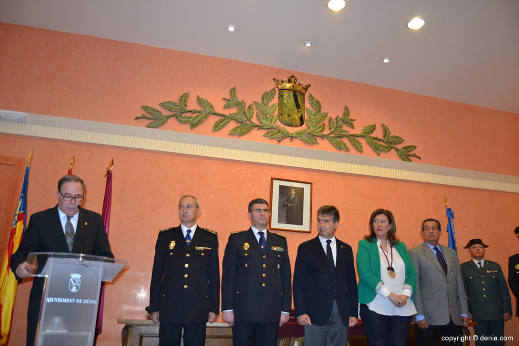 Acto de concesión de la Medalla de la Ciutat a la Comisaría de Policía Nacional de Dénia – Javier Ygarza