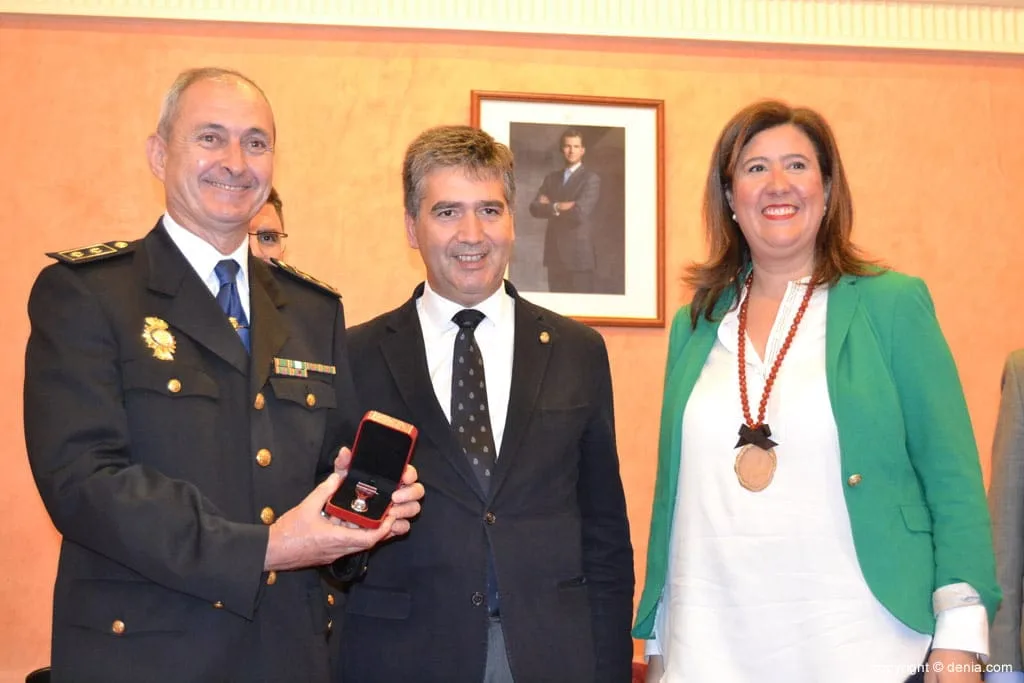 Acto de concesión de la Medalla de la Ciutat a la Comisaría de Policía Nacional de Dénia - Antonio Cabeza