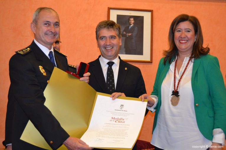 Acto de concesión de la Medalla de la Ciutat a la Comisaría de Policía Nacional de Dénia - Antonio Cabeza