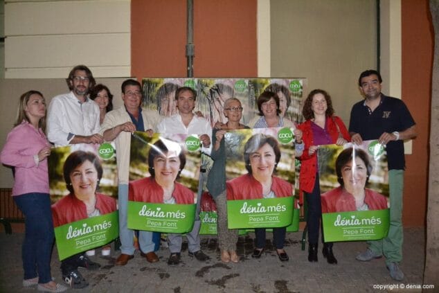 12 Pegada de carteles elecciones municipales Dénia 2015 GDCU