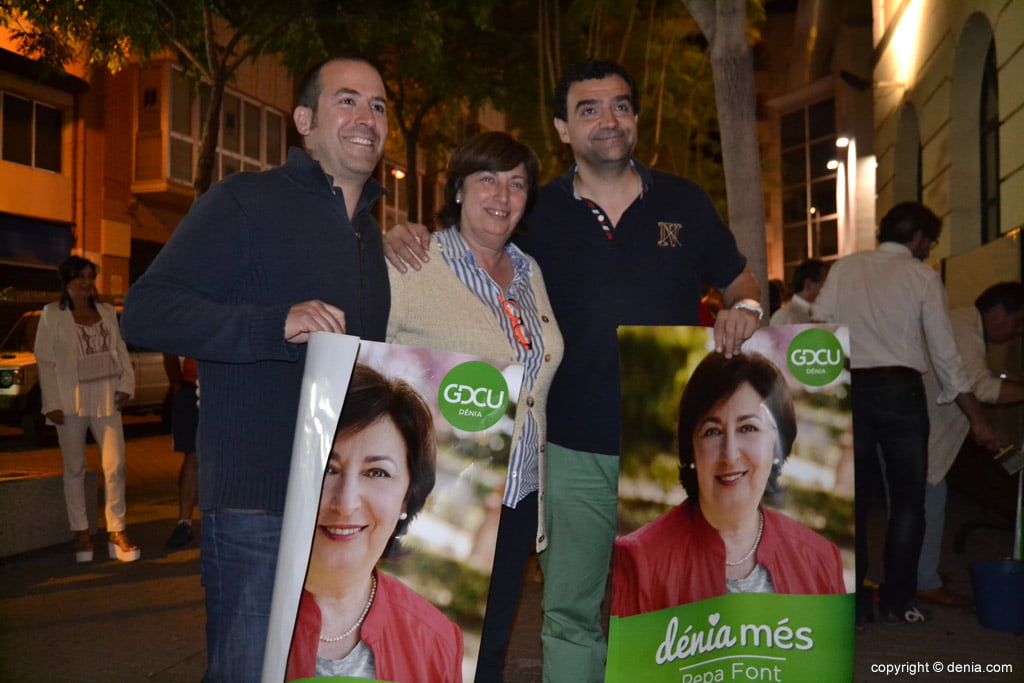 Pegada de carteles elecciones municipales Dénia 2015 – GDCU