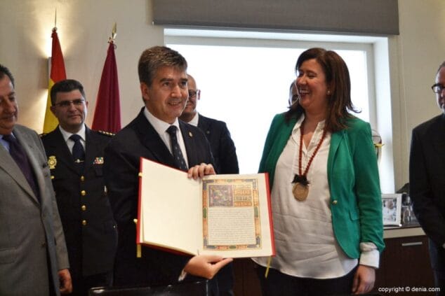 16 Acto de concesión de la Medalla de la Ciutat a la Comisaría de Policía Nacional de Dénia