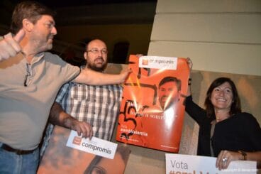 Pegada de carteles elecciones municipales Dénia 2015 – Compromís