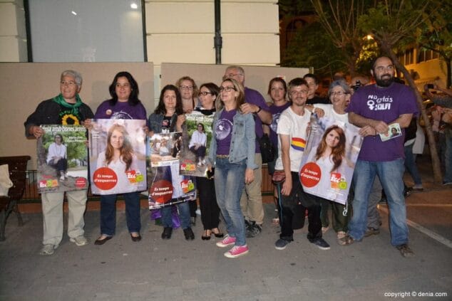 17 Pegada de carteles elecciones municipales Dénia 2015 Esquerra Unida