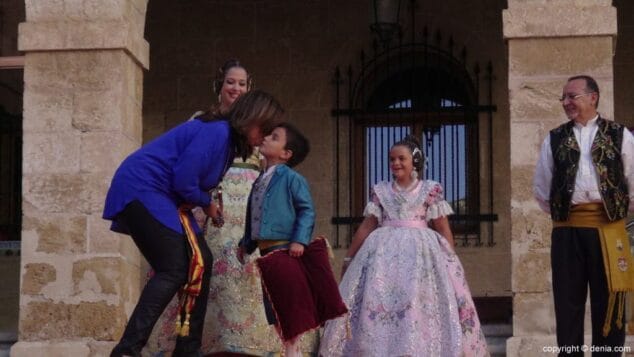 27 Proclamación Falleras Mayores de Dénia 2016 Portador de la banda de Alejandra