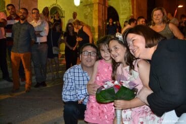 Elección Falleras Mayores Dénia 2016 – Alejandra y su familia