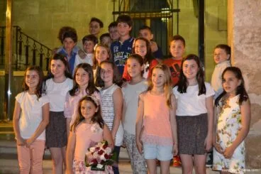 Elección Falleras Mayores Dénia 2016 – Alejandra con los cargos infantiles 2016