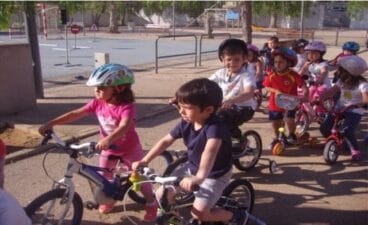 Alumnos del colegio de La Xara con sus bicicletas
