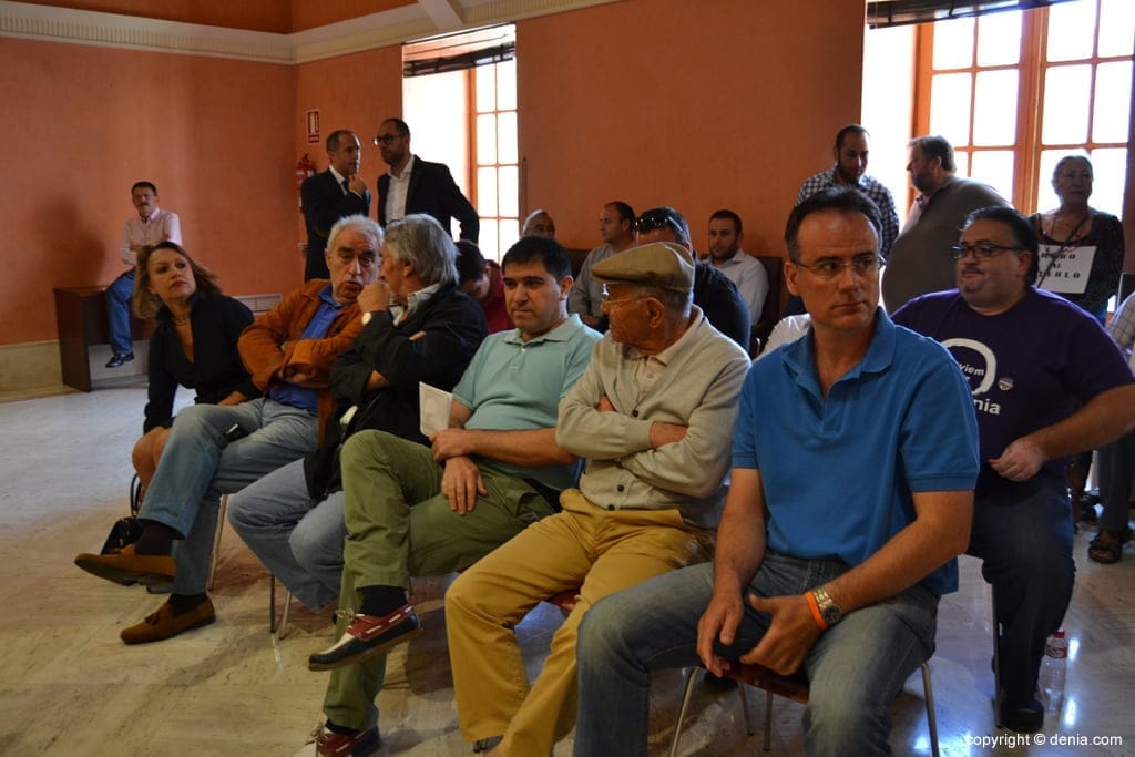 El urbanismo de Dénia acaba la legislatura sobre la mesa y sin consenso para su aprobación 2 Asistentes al pleno extraordinario de aprobación del PGE