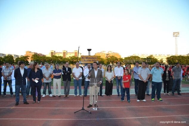 Autoridades en la pista atletismo