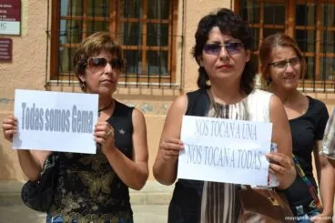 Carteles de recuerdo a la mujer asesinada