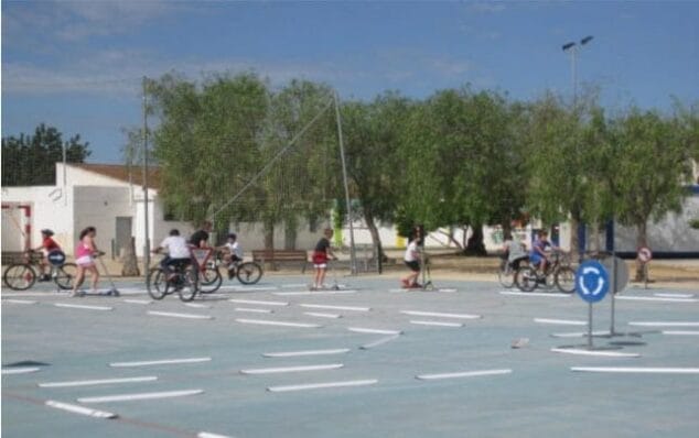 La educación vial llega un año más al colegio de La Xara 3 Circuito de educación vial en el Colegio de la Xara