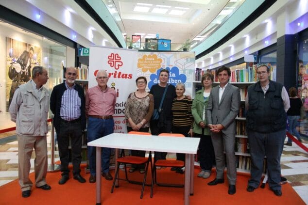 Portal de la Marina consigue recoger casi 5.000 libros para donar a Cáritas 1 Donación de casi 5000 libros a Cáritas