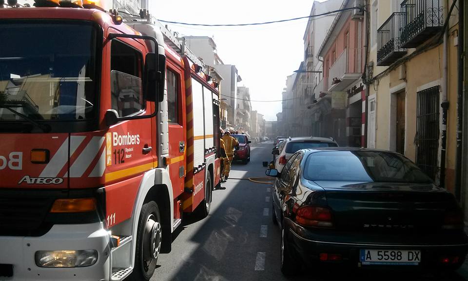 Fuego en un local de la calle Colón
