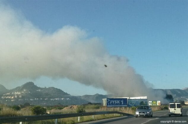 Incendio en las algas de la planta de compostaje de Dénia