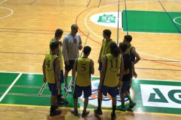 Juan Luis Pérez con sus chicos en la pista de Calpe