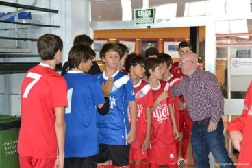 Los chicos del Paidos La Chica de Ayer antes de saltar a la pista